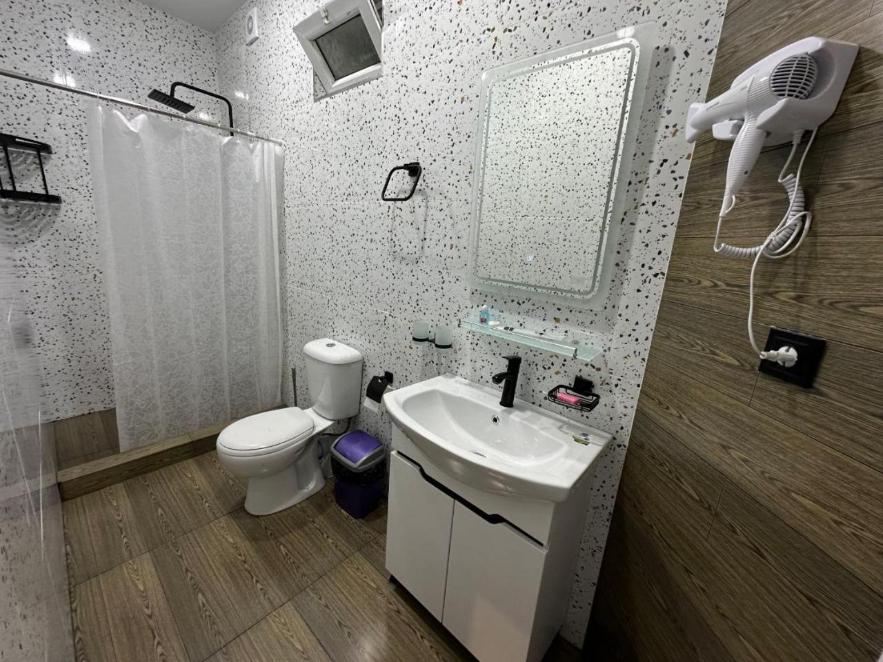 Готель "Orom" Guests House Ташкент Екстер'єр фото